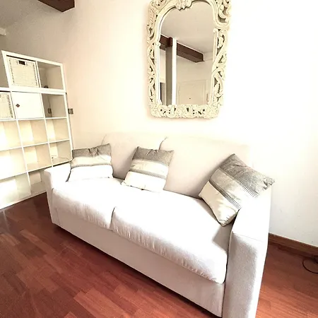 Urbana Lodge, Monti-2