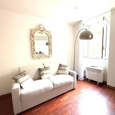 Urbana Lodge, Monti-3
